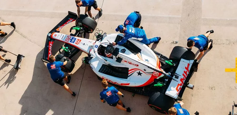 the-art-of-f1-pit-stops-lightning-speed-precision