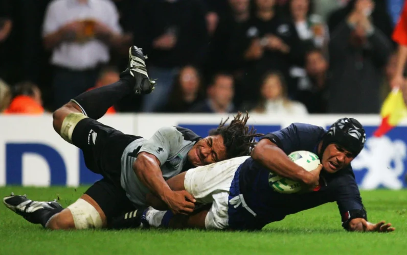 Thierry Dusautoir's Tackle on Richie McCaw